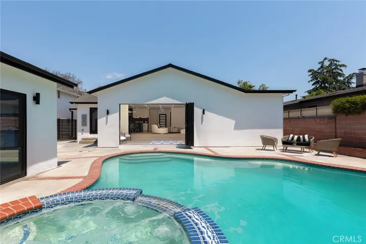 6257 Aura Avenue, Tarzana, California 91335
