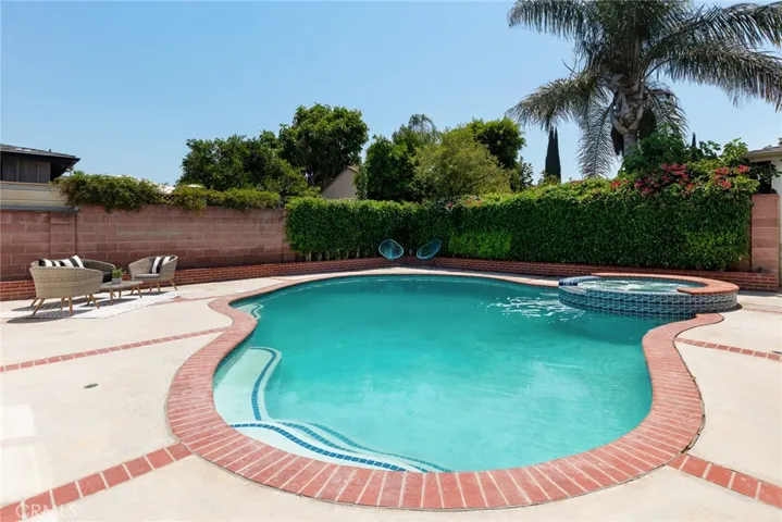 6257 Aura Avenue, Tarzana, California 91335