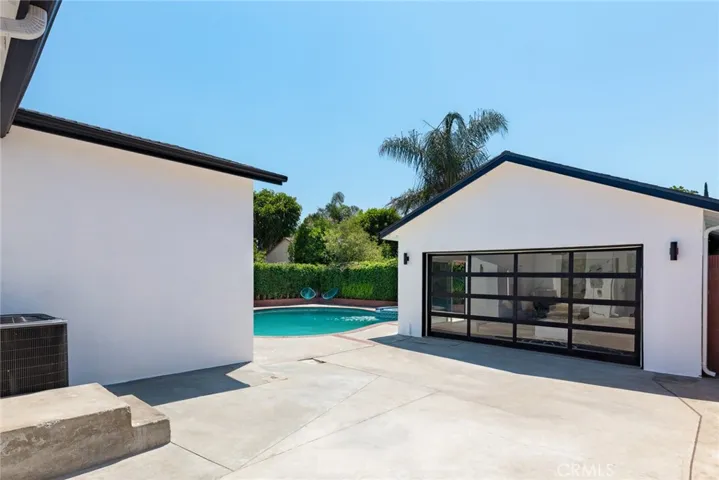 6257 Aura Avenue, Tarzana, California 91335