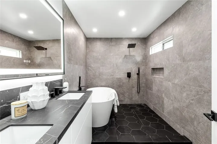 6257 Aura Avenue, Tarzana, California 91335
