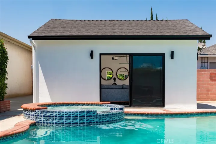 6257 Aura Avenue, Tarzana, California 91335