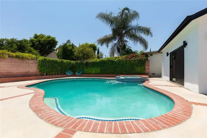 6257 Aura Avenue, Tarzana, California 91335
