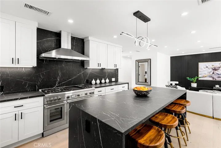 6257 Aura Avenue, Tarzana, California 91335