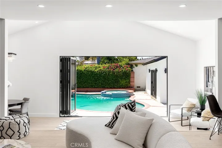 6257 Aura Avenue, Tarzana, California 91335