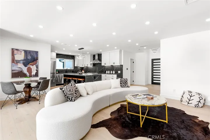 6257 Aura Avenue, Tarzana, California 91335