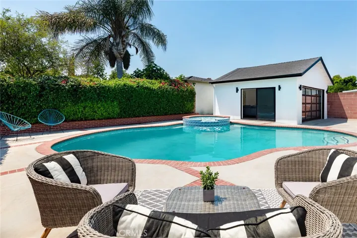 6257 Aura Avenue, Tarzana, California 91335