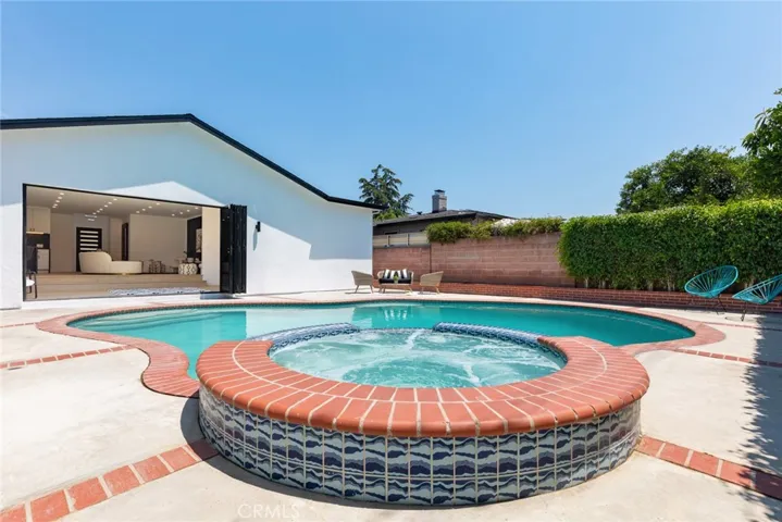 6257 Aura Avenue, Tarzana, California 91335