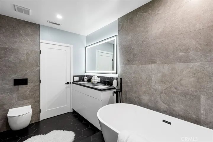 6257 Aura Avenue, Tarzana, California 91335