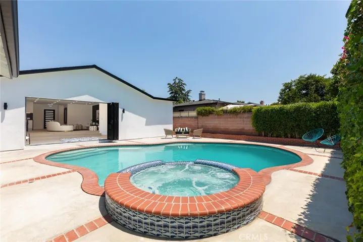 6257 Aura Avenue, Tarzana, California 91335