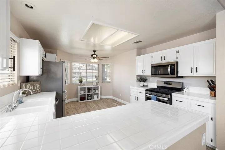 25152 Calle Entradero, Murrieta, California 92563