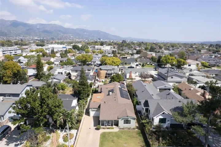 1604 North Niagara Street, Burbank, California 91505