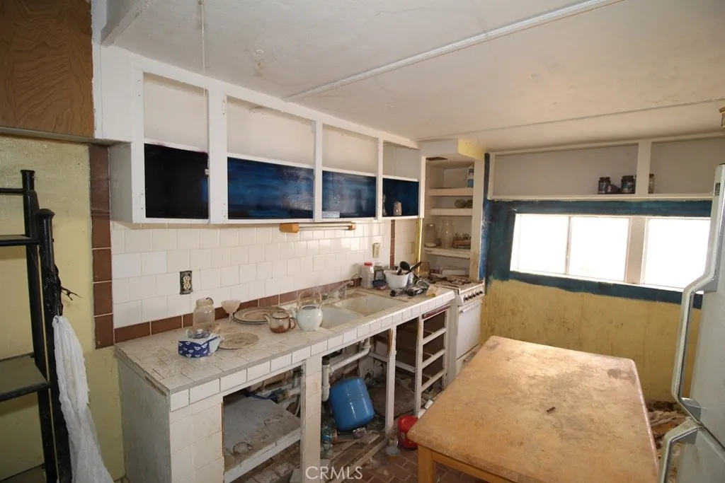 1233 Desert Drive, Needles, California 92363 home-pic-47