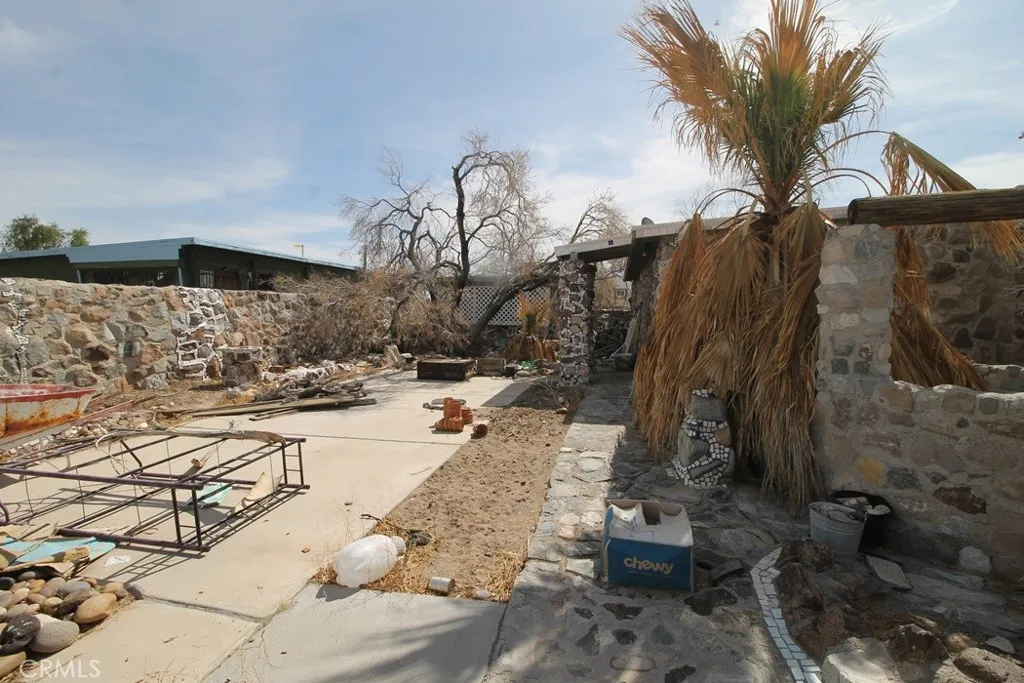 1233 Desert Drive, Needles, California 92363 home-pic-12
