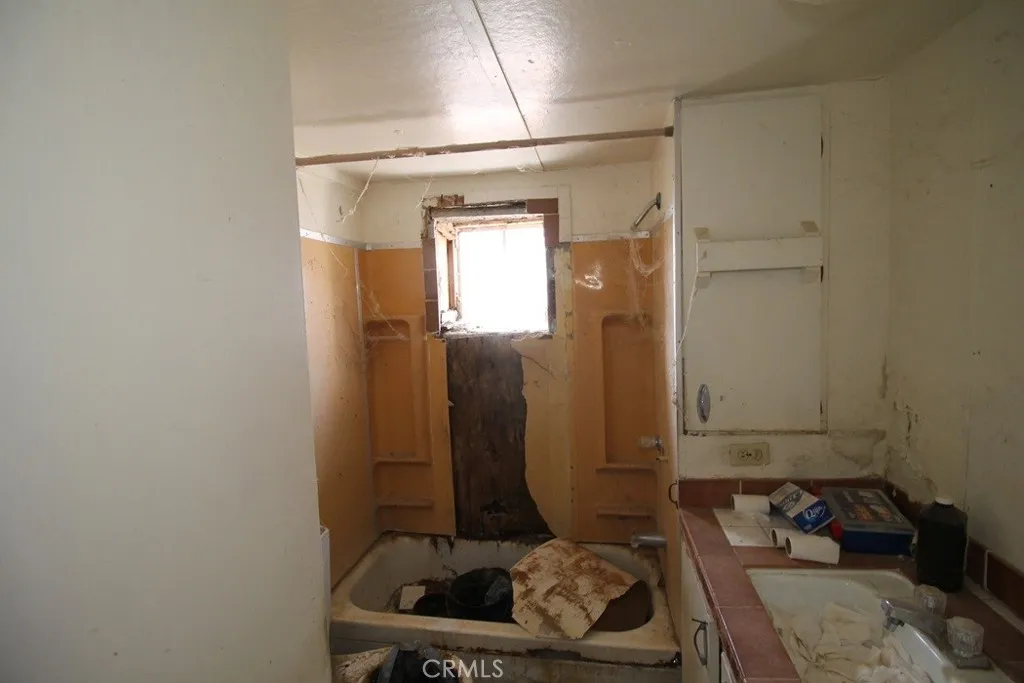 1233 Desert Drive, Needles, California 92363 home-pic-54