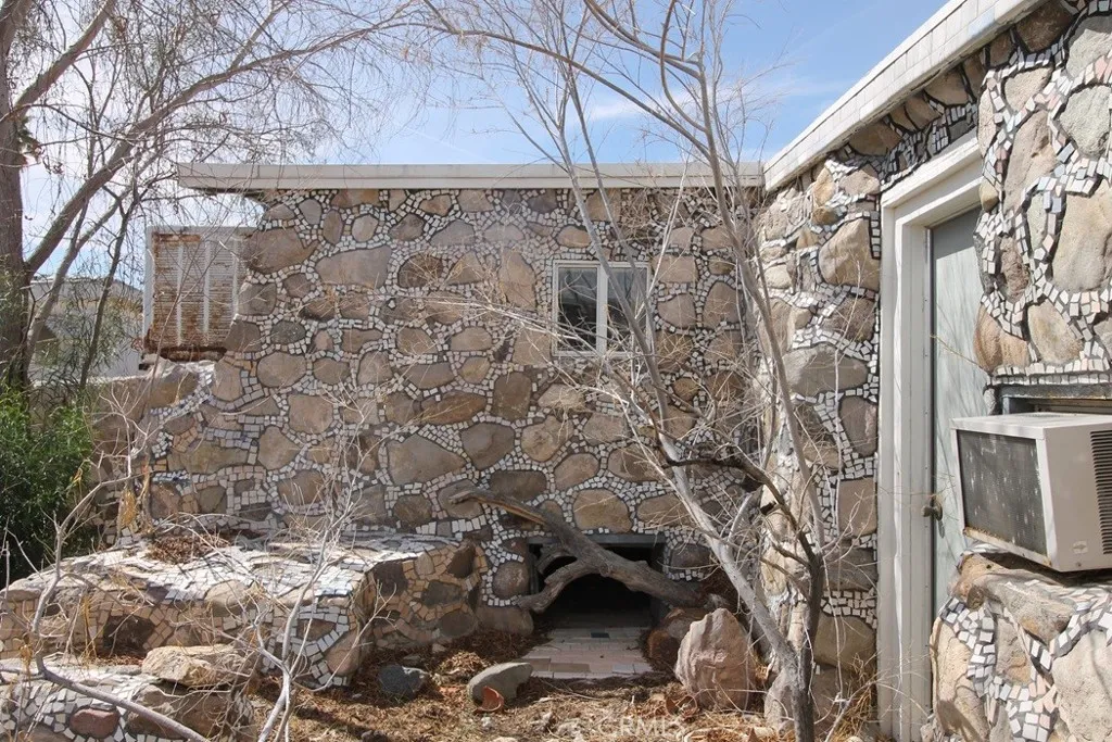 1233 Desert Drive, Needles, California 92363 home-pic-28