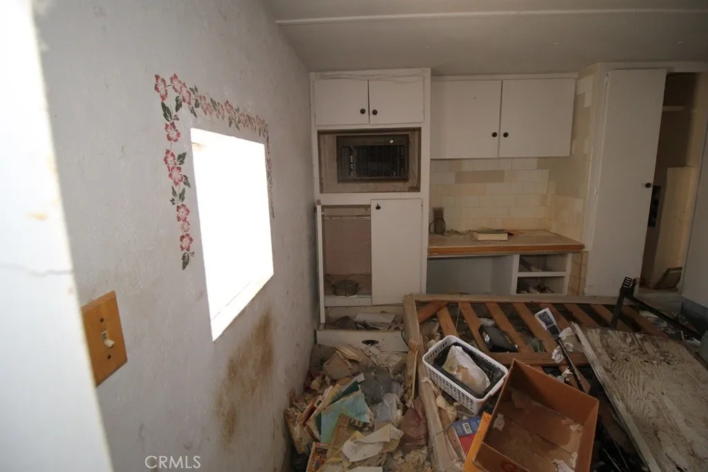 1233 Desert Drive, Needles, California 92363 home-pic-57