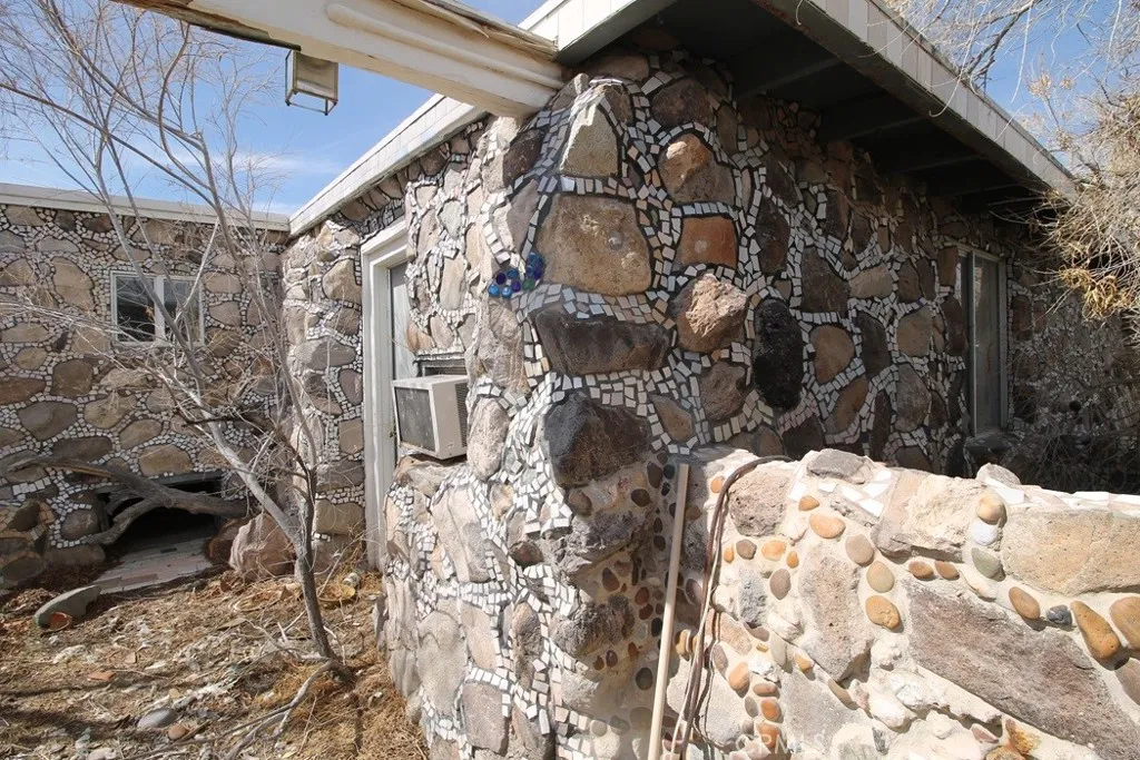 1233 Desert Drive, Needles, California 92363 home-pic-29