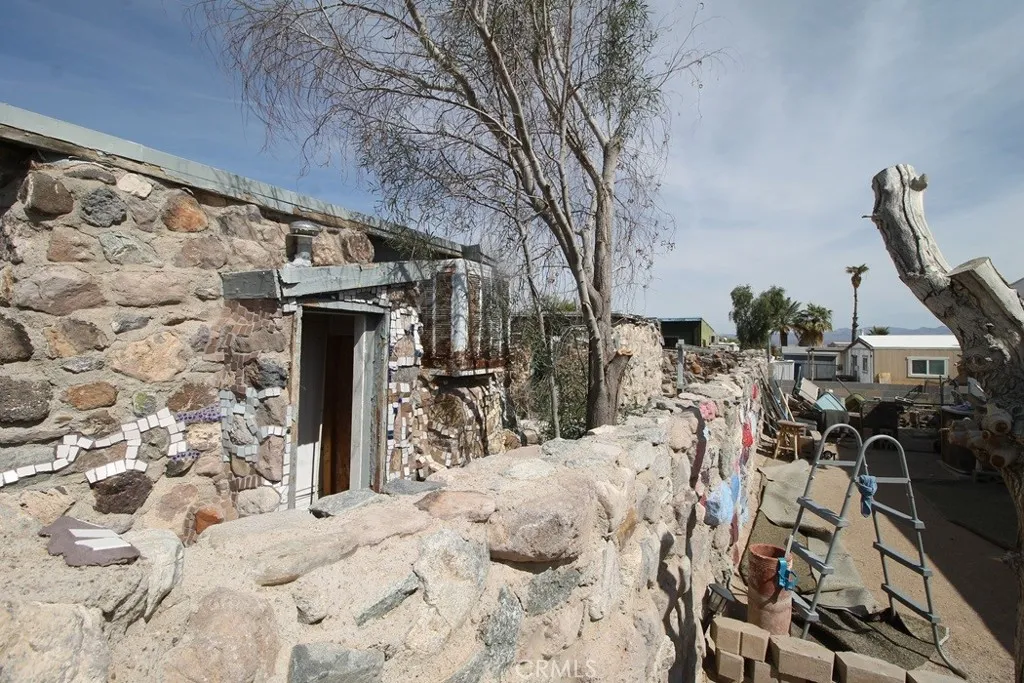 1233 Desert Drive, Needles, California 92363 home-pic-4