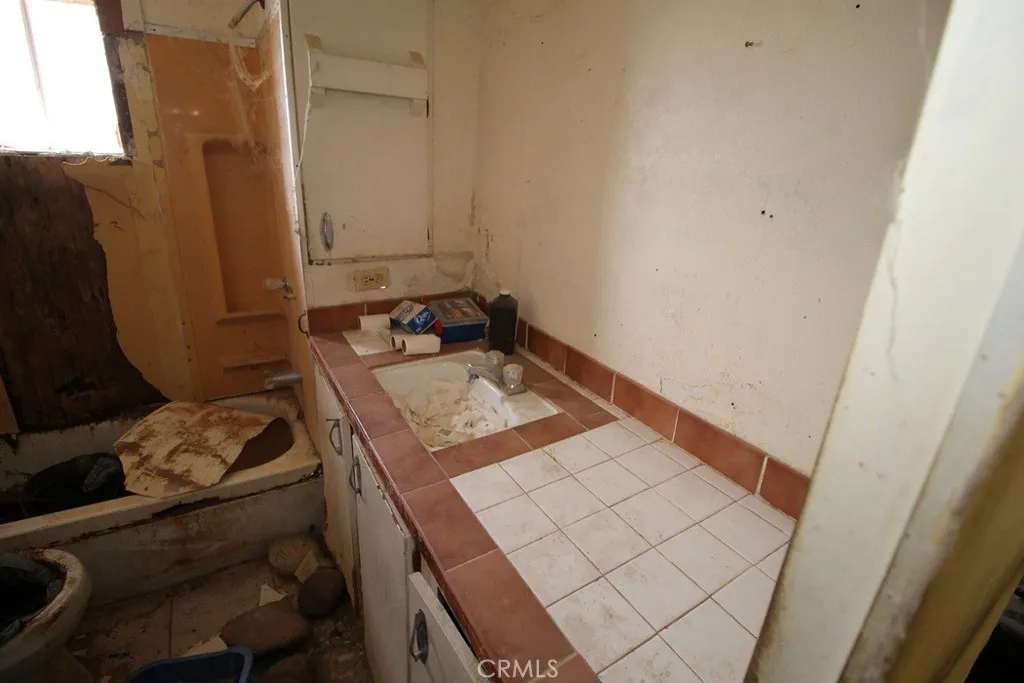 1233 Desert Drive, Needles, California 92363 home-pic-53