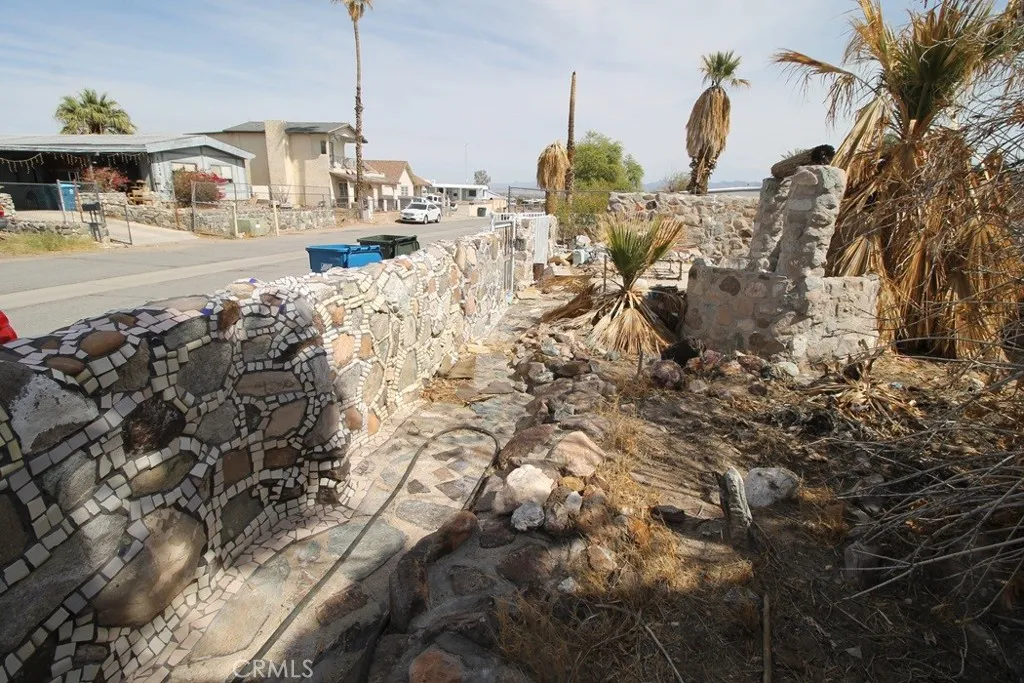 1233 Desert Drive, Needles, California 92363 home-pic-17