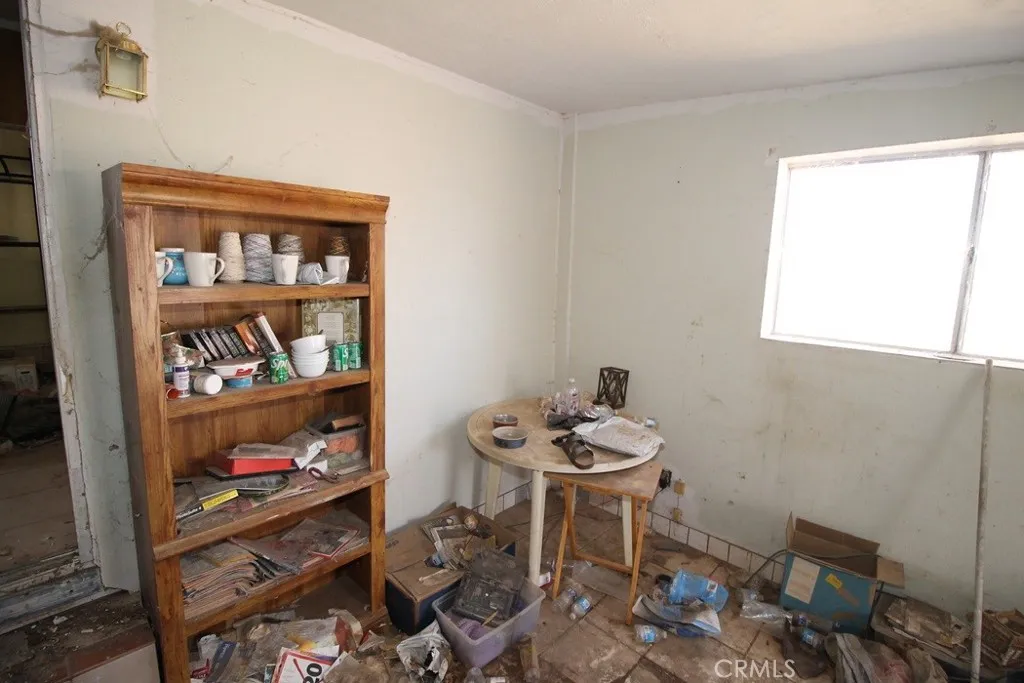 1233 Desert Drive, Needles, California 92363 home-pic-46