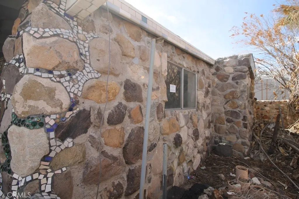 1233 Desert Drive, Needles, California 92363 home-pic-19