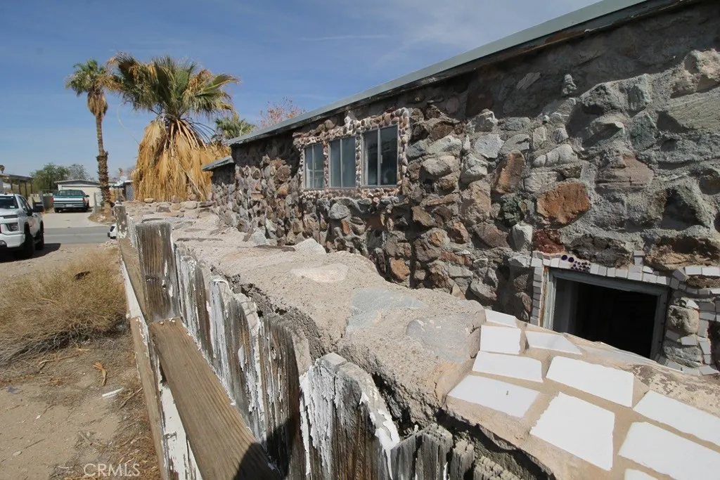 1233 Desert Drive, Needles, California 92363 home-pic-5