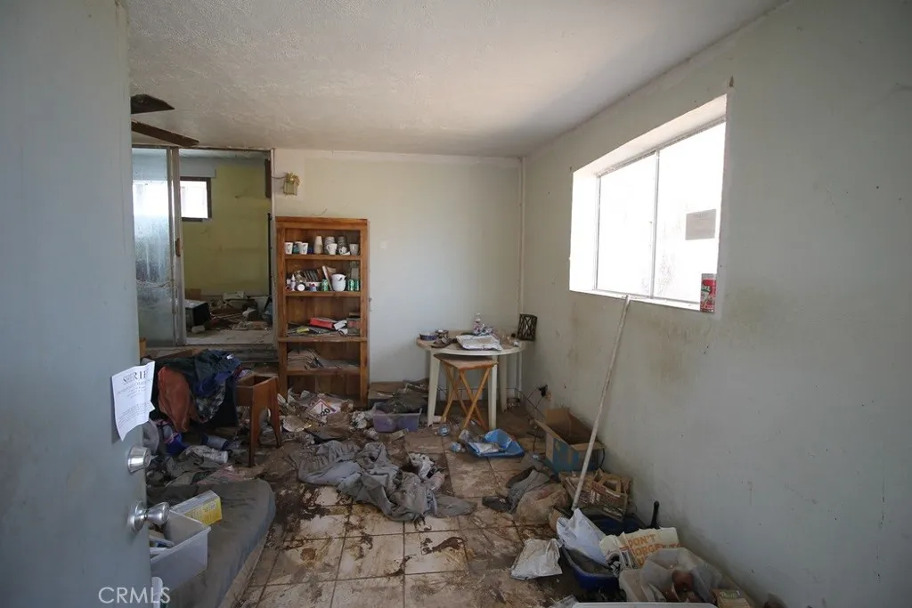 1233 Desert Drive, Needles, California 92363 home-pic-37