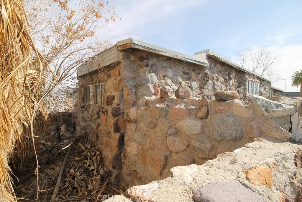 1233 Desert Drive, Needles, California 92363 home-pic-7