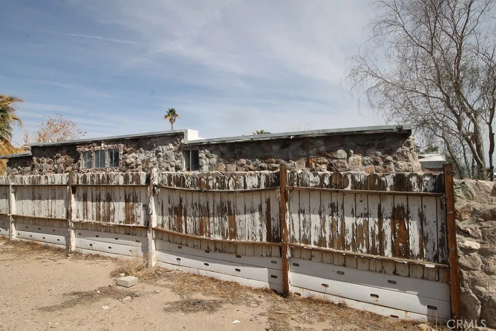 1233 Desert Drive, Needles, California 92363 home-pic-2