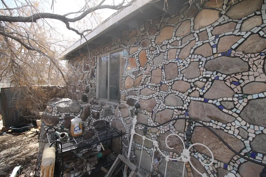 1233 Desert Drive, Needles, California 92363 home-pic-22