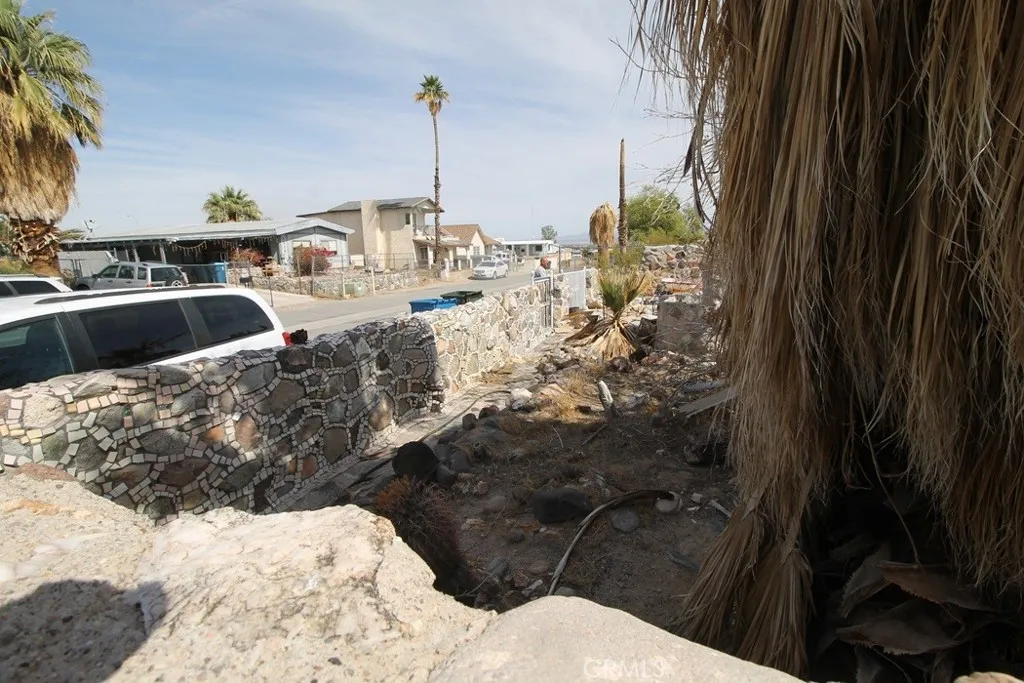1233 Desert Drive, Needles, California 92363 home-pic-8