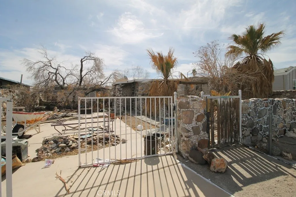 1233 Desert Drive, Needles, California 92363 home-pic-14