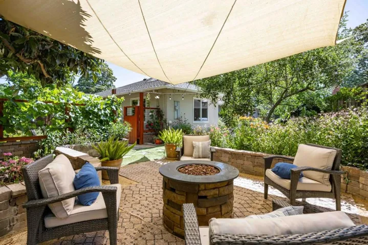 640 Rhodes Drive, Palo Alto, California 94303