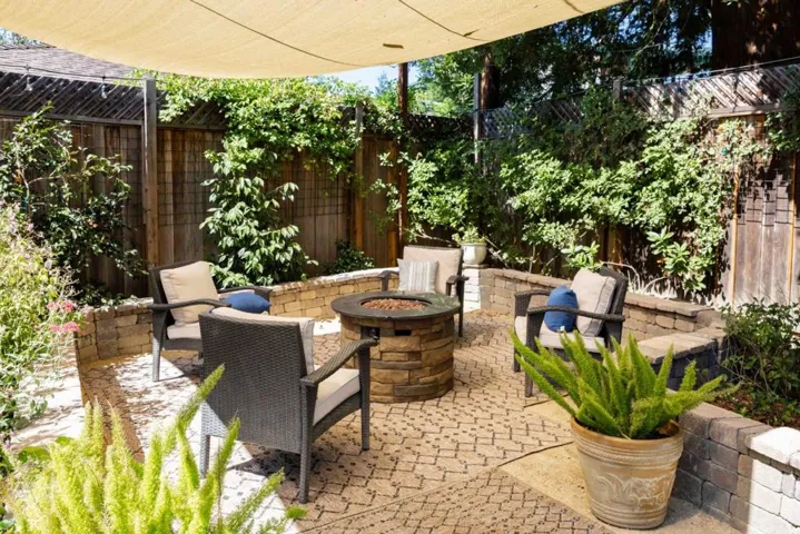 640 Rhodes Drive, Palo Alto, California 94303