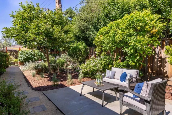 640 Rhodes Drive, Palo Alto, California 94303