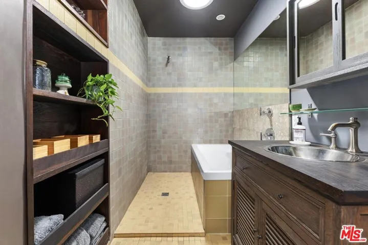 422 Holland Avenue, Los Angeles, California 90042