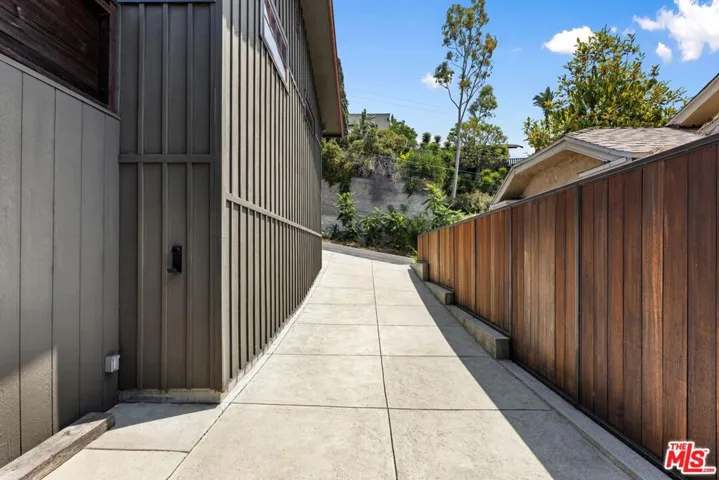 422 Holland Avenue, Los Angeles, California 90042