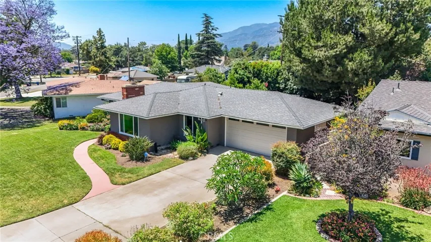 895 La Canada Verdugo Road, Pasadena, California 91103