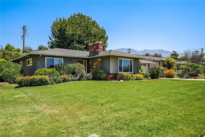 895 La Canada Verdugo Road, Pasadena, California 91103