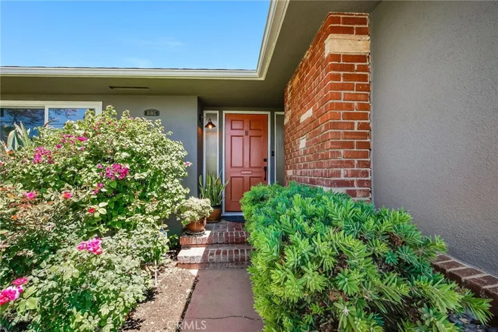 895 La Canada Verdugo Road, Pasadena, California 91103