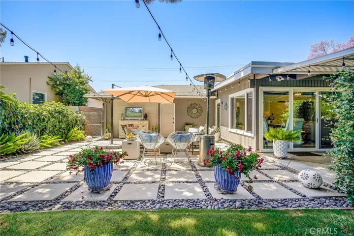 895 La Canada Verdugo Road, Pasadena, California 91103
