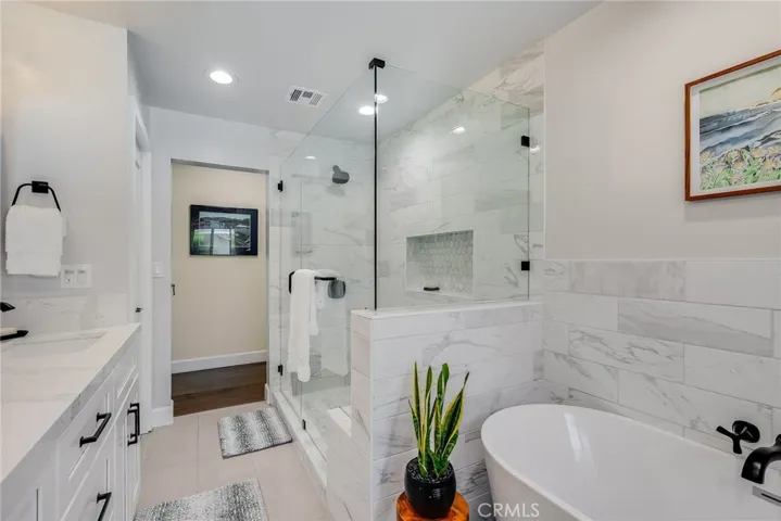 Hall bathroom.
