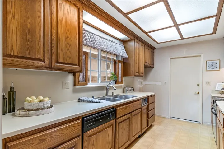 The counter-tops are silestone.