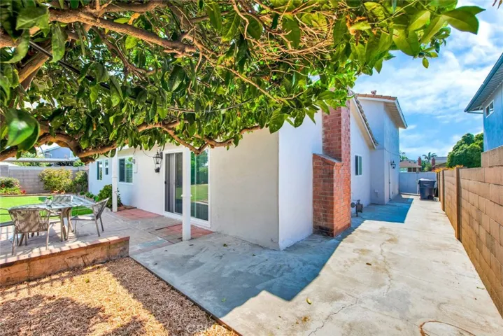 17174 Santa Madrina Street, Fountain Valley, California 92708