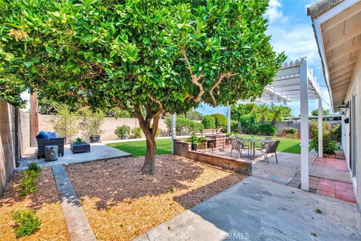 17174 Santa Madrina Street, Fountain Valley, California 92708