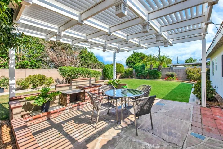 17174 Santa Madrina Street, Fountain Valley, California 92708