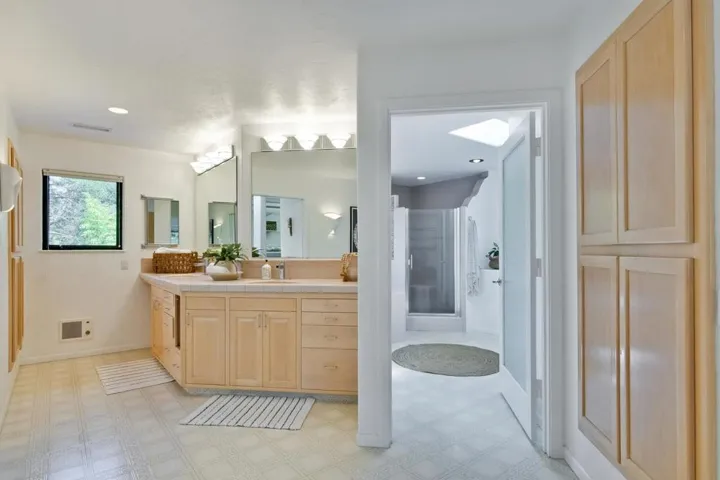 20 Nunes Road, Watsonville, California 95076