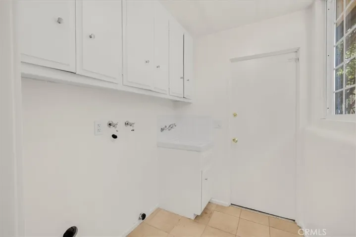 5833 Briartree Drive, La Canada Flintridge, California 91011