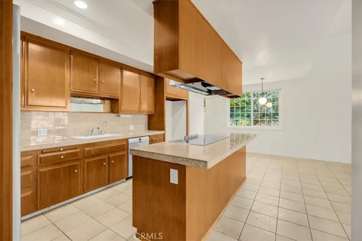 5833 Briartree Drive, La Canada Flintridge, California 91011